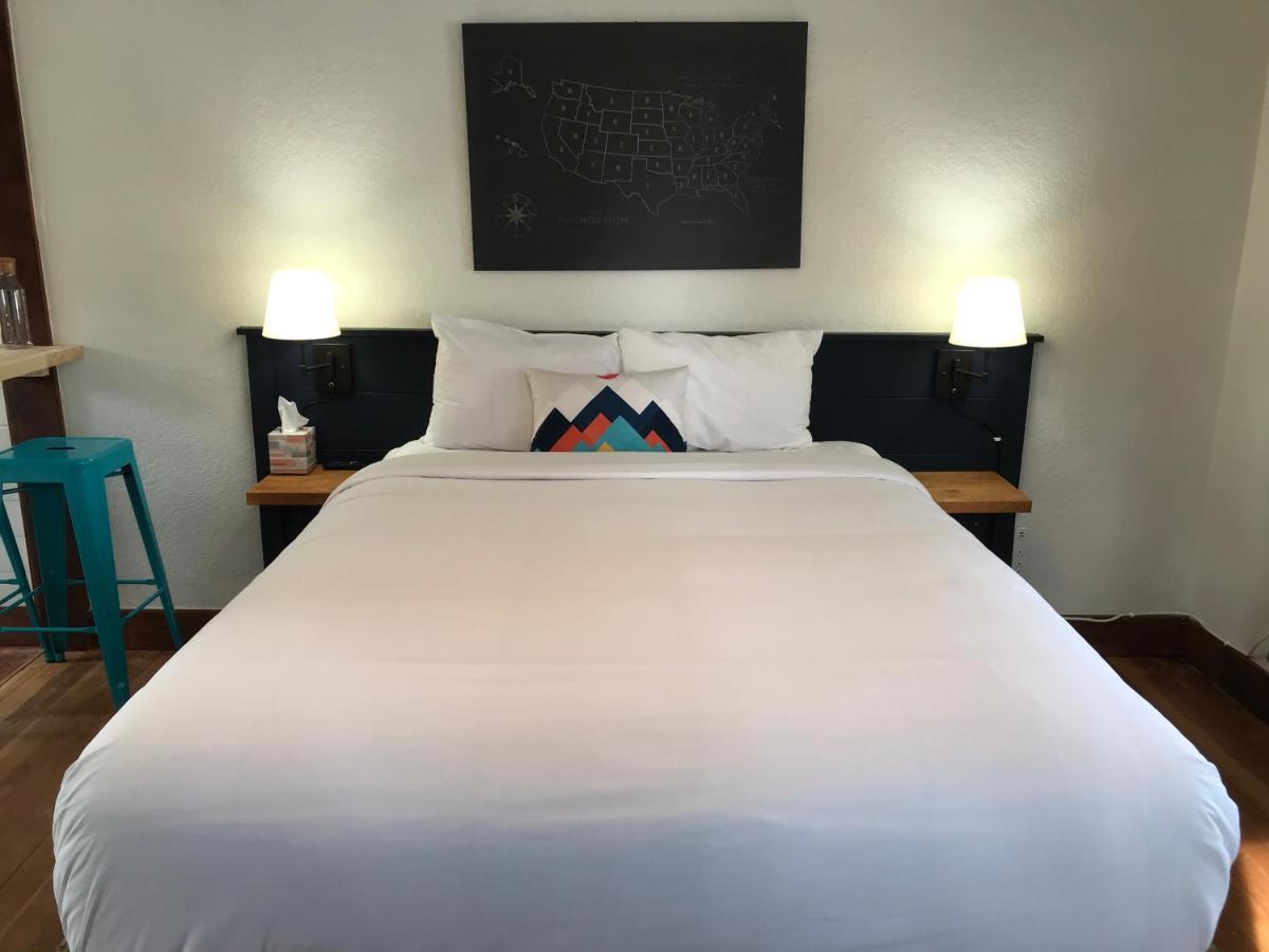 Left Coast Lodge - Pet Friendly Sisters Ngoại thất bức ảnh