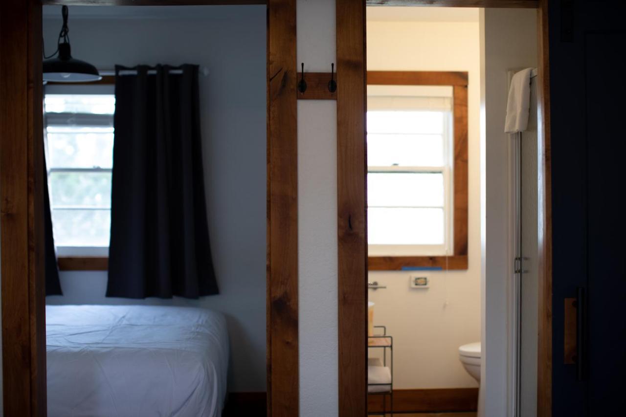 Left Coast Lodge - Pet Friendly Sisters Ngoại thất bức ảnh