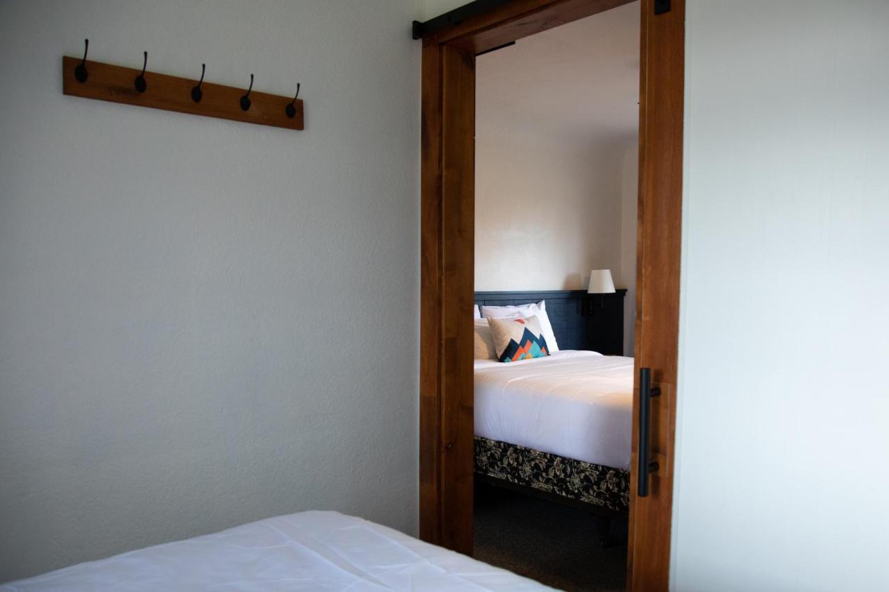 Left Coast Lodge - Pet Friendly Sisters Ngoại thất bức ảnh