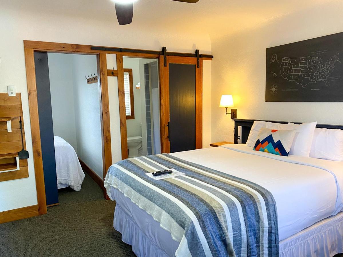 Left Coast Lodge - Pet Friendly Sisters Ngoại thất bức ảnh